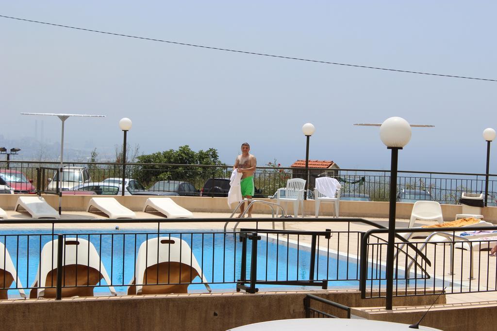 Adma Blue Screen Jounieh Kamer foto