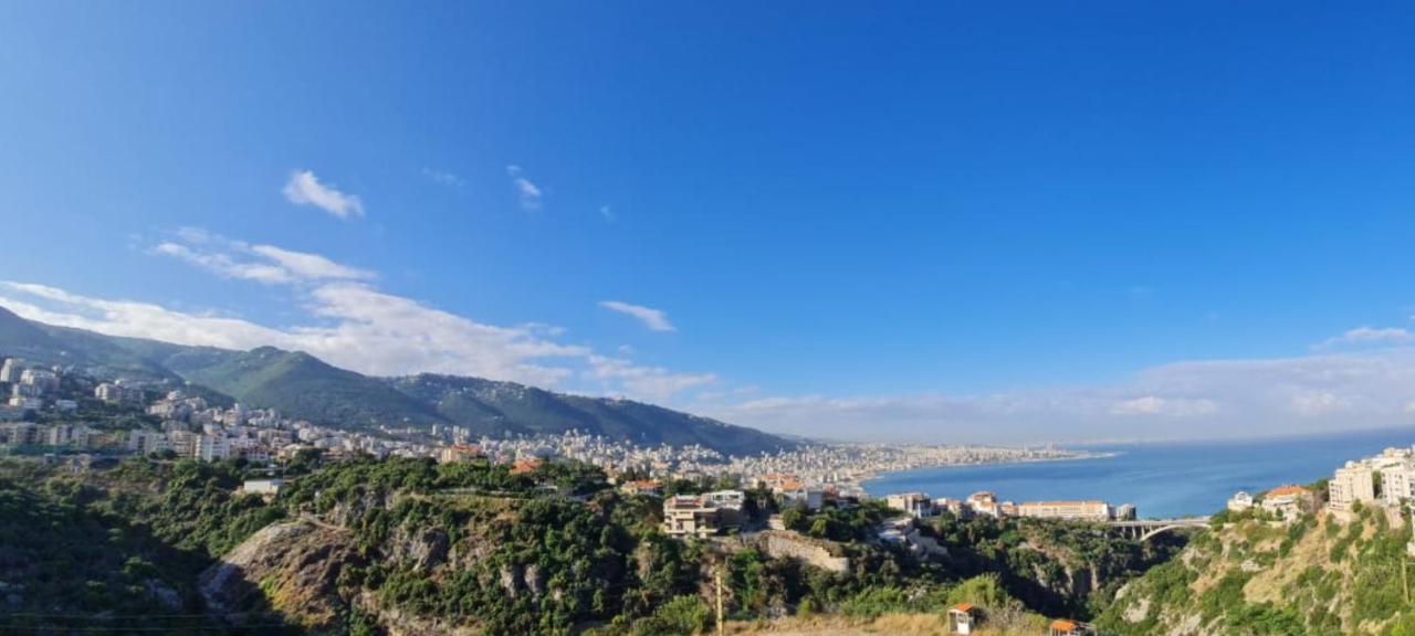 Adma Blue Screen Jounieh Buitenkant foto