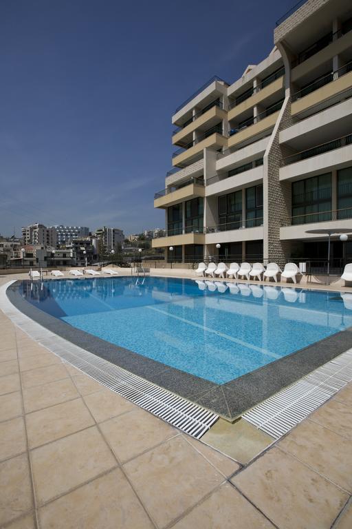 Adma Blue Screen Jounieh Buitenkant foto