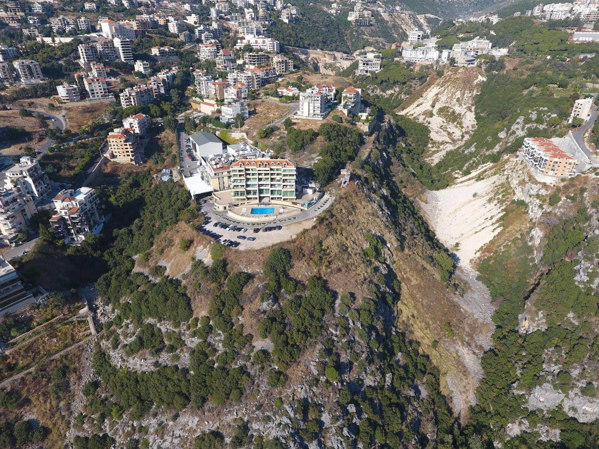 Adma Blue Screen Jounieh Buitenkant foto