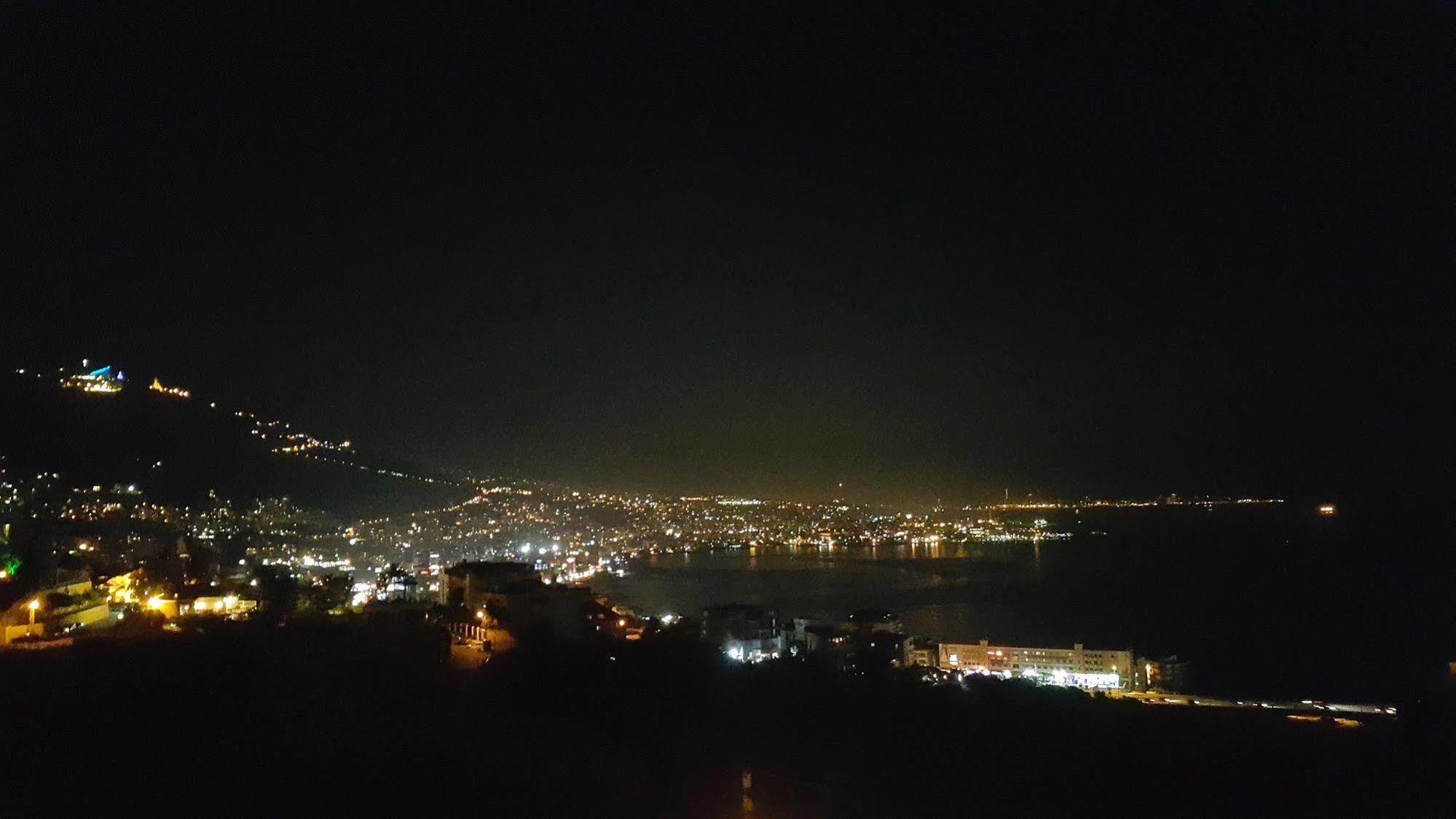 Adma Blue Screen Jounieh Buitenkant foto