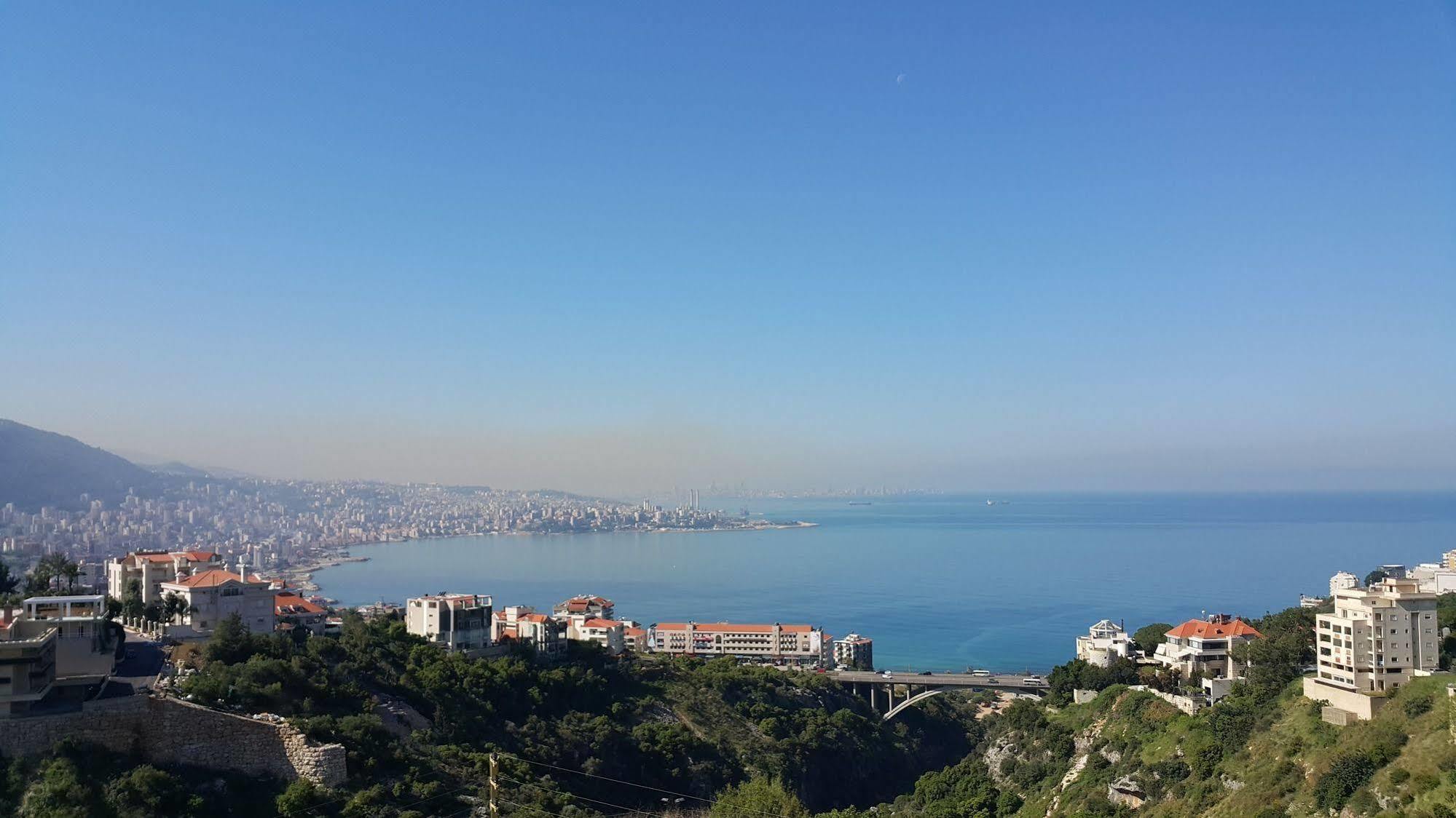 Adma Blue Screen Jounieh Buitenkant foto
