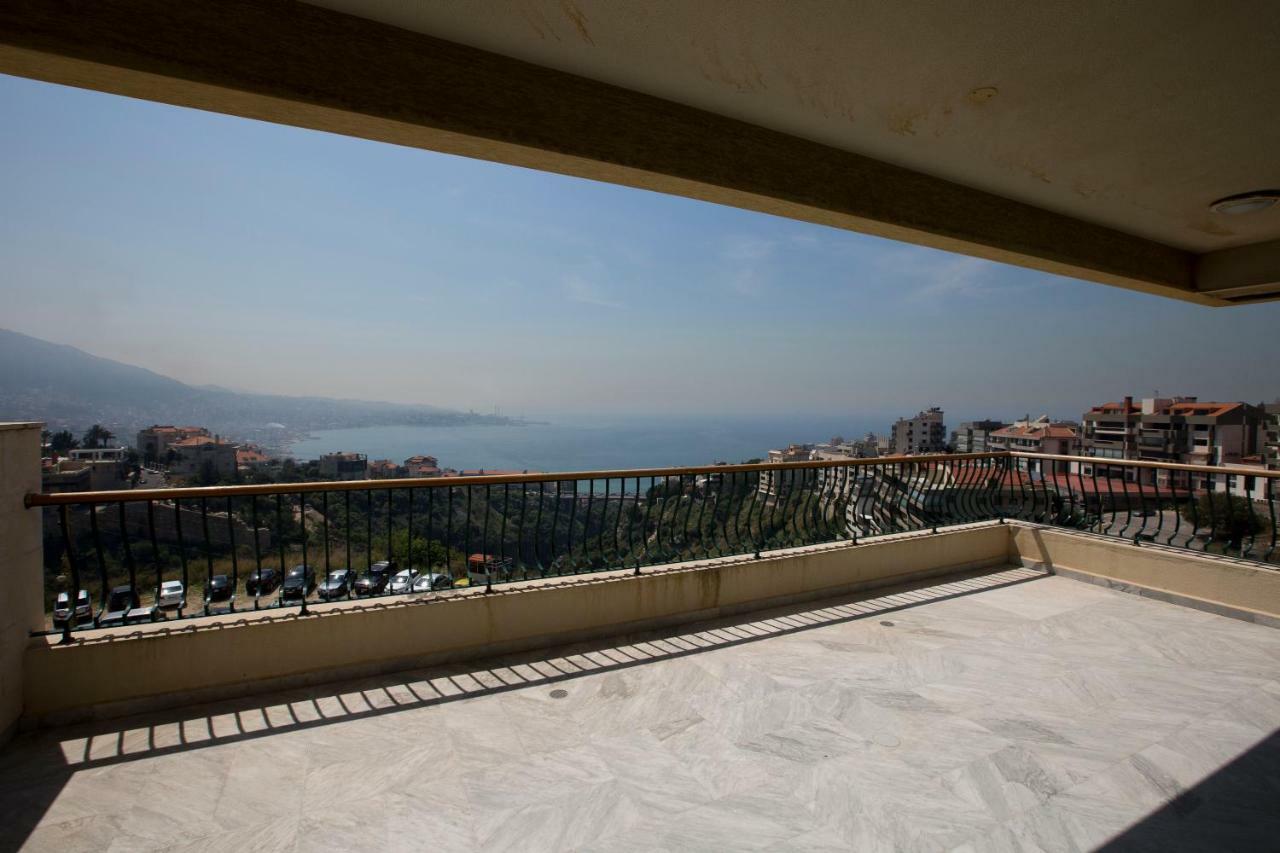 Adma Blue Screen Jounieh Buitenkant foto